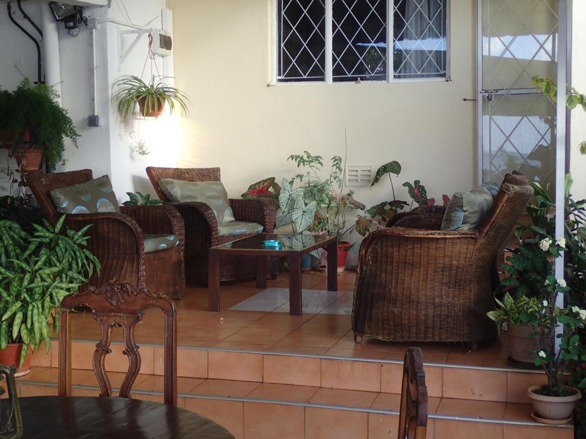 Le Cactus Guesthouse Terre Rouge  Dış mekan fotoğraf