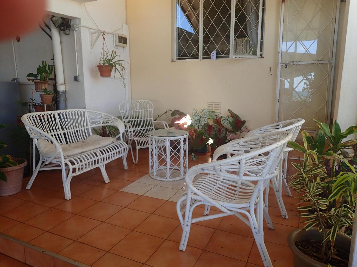 Le Cactus Guesthouse Terre Rouge  Dış mekan fotoğraf